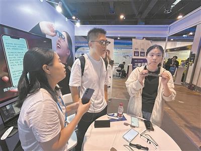 pg電子娛樂官網(wǎng)讓無聲天下“可視”使駕考鍛煉無憂——將來糊口智能終端齊聚VRAR(圖1)
